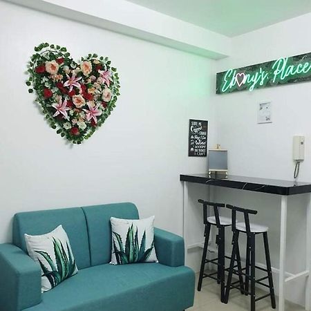 Ebony'S Place At Shore Residences Manila Esterno foto