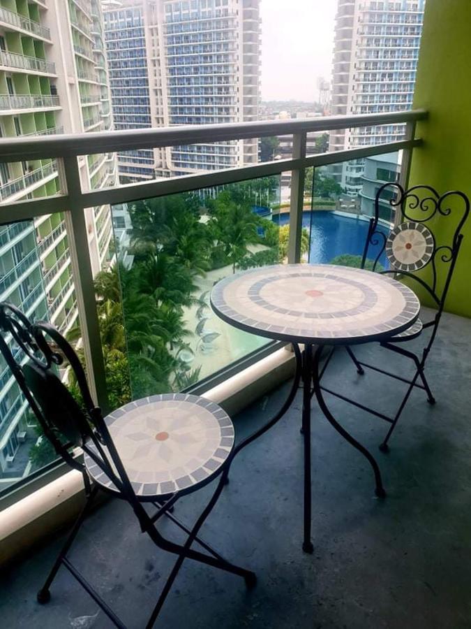 Ebony'S Place At Shore Residences Manila Esterno foto