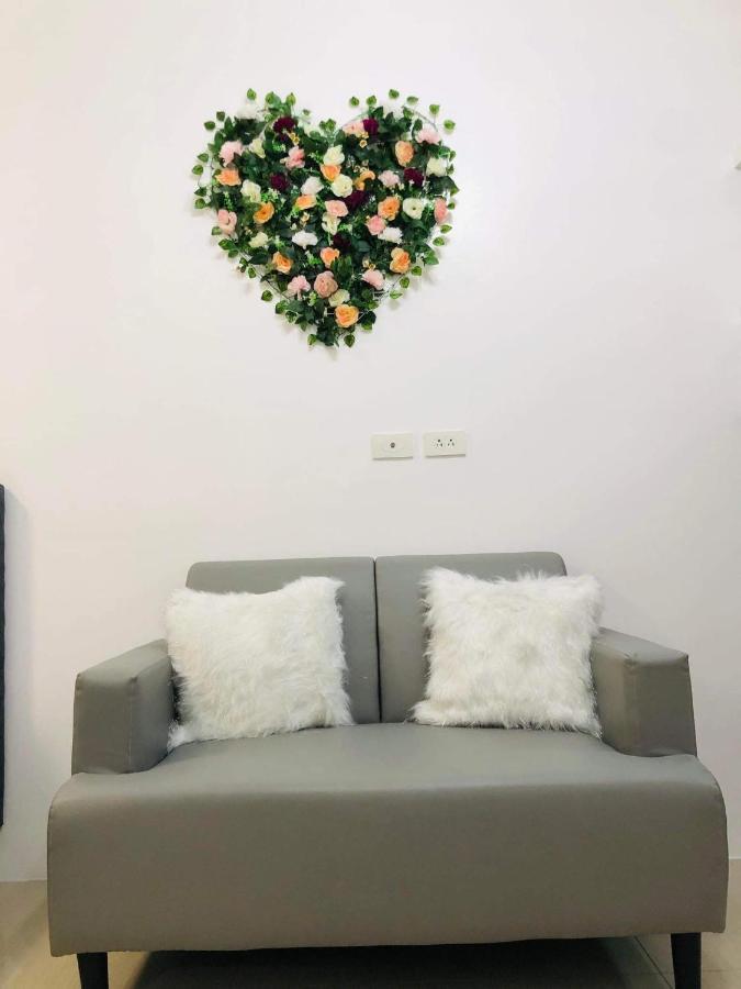 Ebony'S Place At Shore Residences Manila Esterno foto