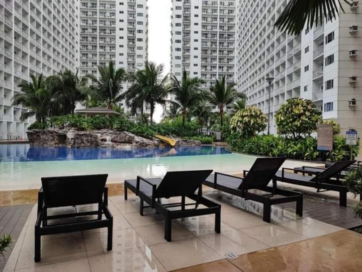 Ebony'S Place At Shore Residences Manila Esterno foto